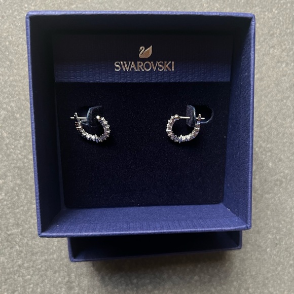 SWAROVSKI Matrix Vittore hoop earrings - Picture 3 of 8